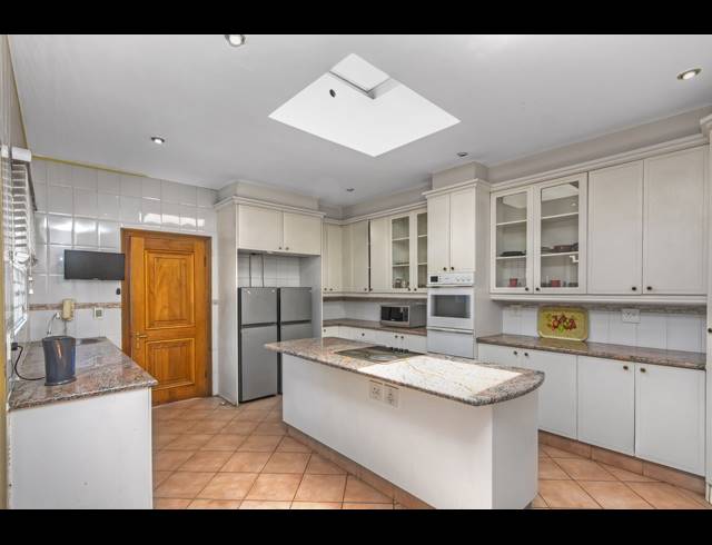 5 BEDROOM FREEHOLD FOR SALE IN MORNINGSIDE
